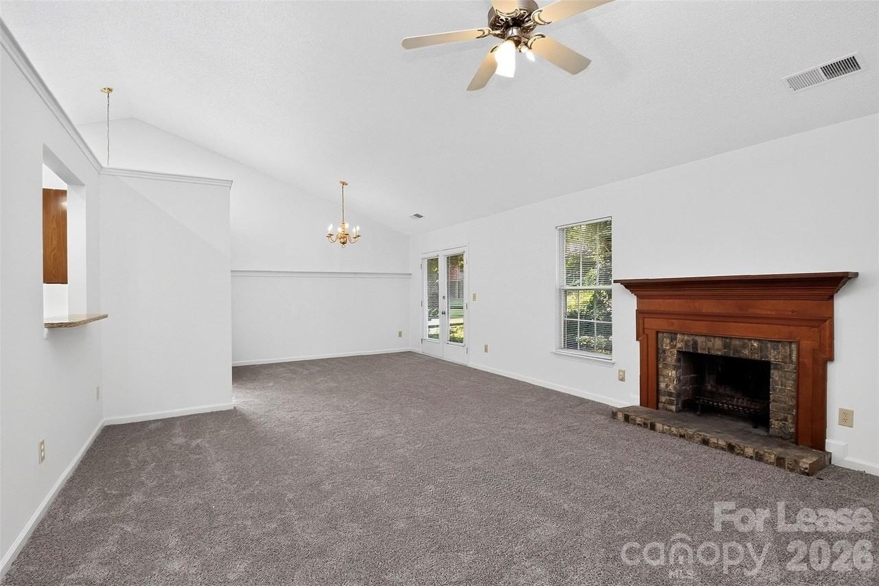 3411 Pondridge Ct - Photo 5 of 37