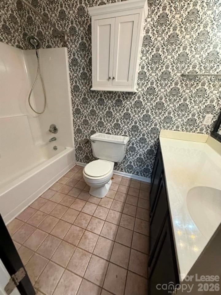 327 Eastwood Dr - Photo 3 of 18
