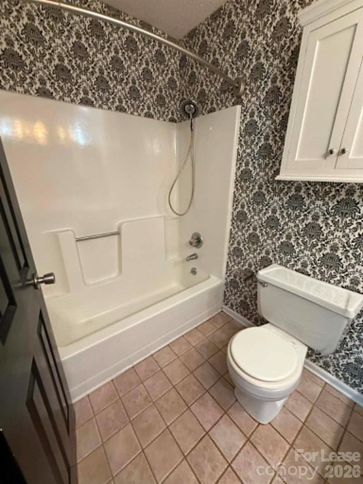327 Eastwood Dr - Photo 4 of 18