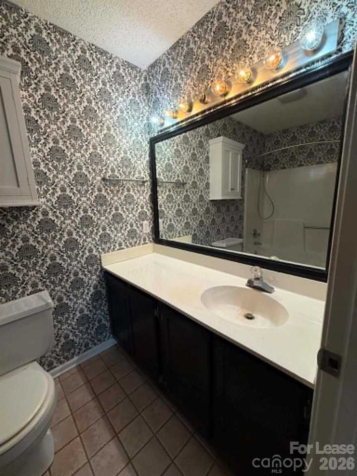 327 Eastwood Dr - Photo 5 of 18