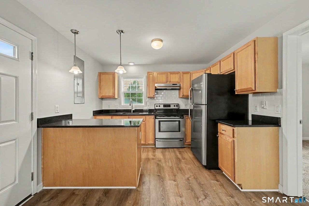 149 S Main St #D - Photo 4 of 36