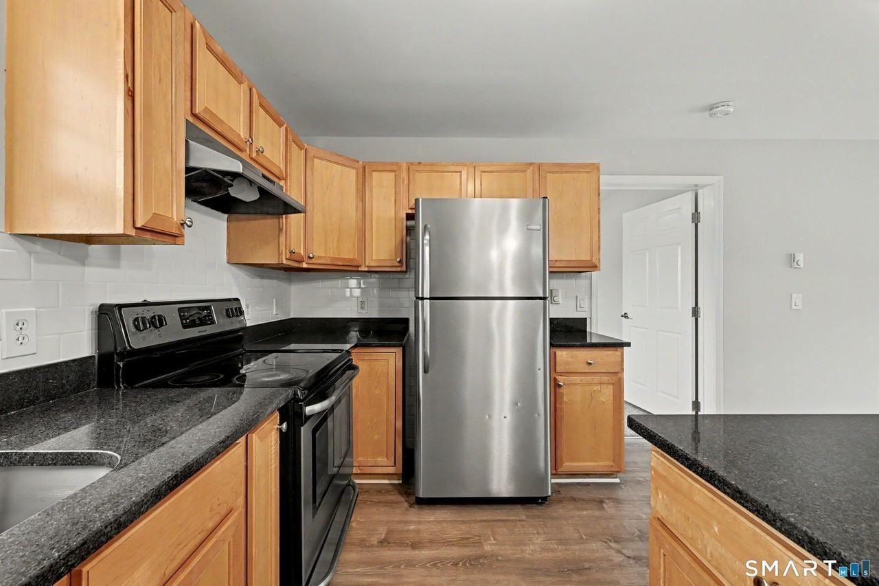 149 S Main St #D - Photo 5 of 36