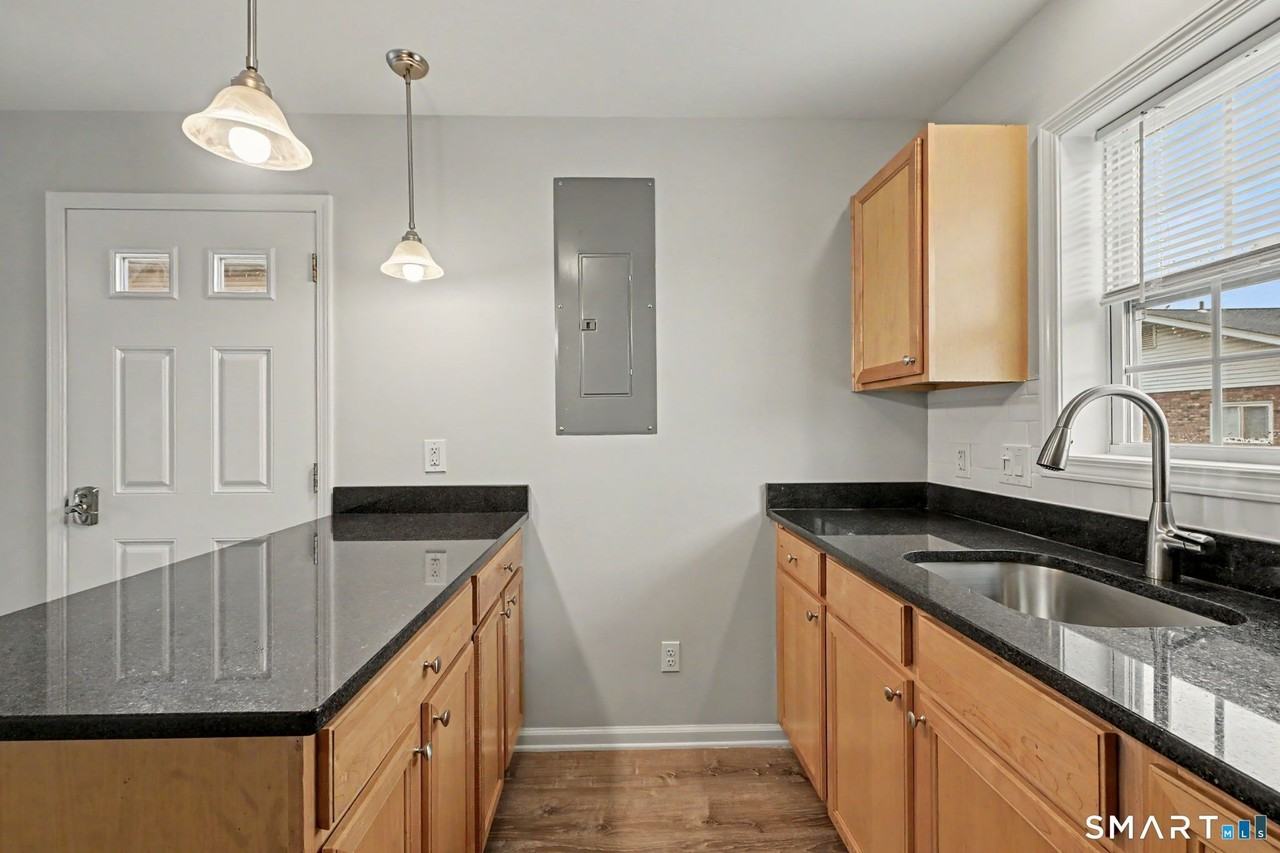 149 S Main St #D - Photo 6 of 36