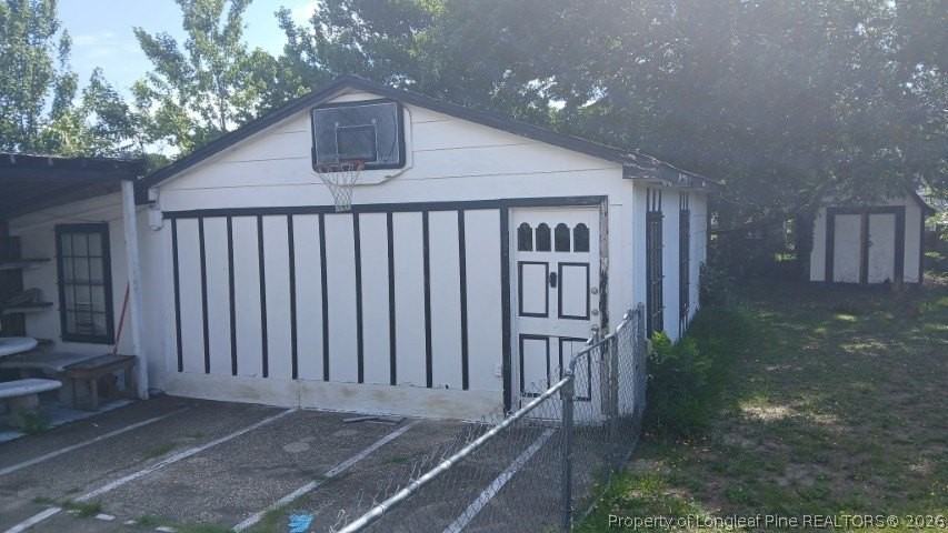 1115 Poplar Dr - Photo 5 of 17