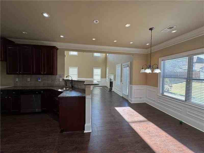 352 Plymstock Dr - Photo 5 of 20