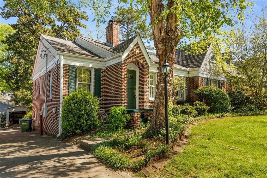 666 Yorkshire Rd Ne - Photo 2 of 30