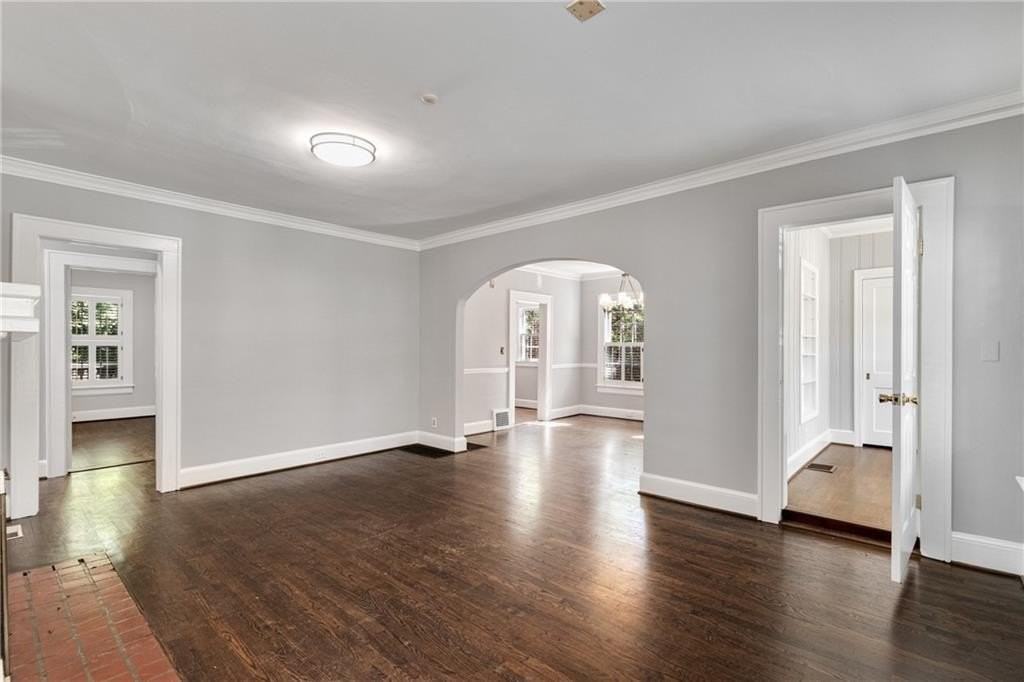 666 Yorkshire Rd Ne - Photo 4 of 30