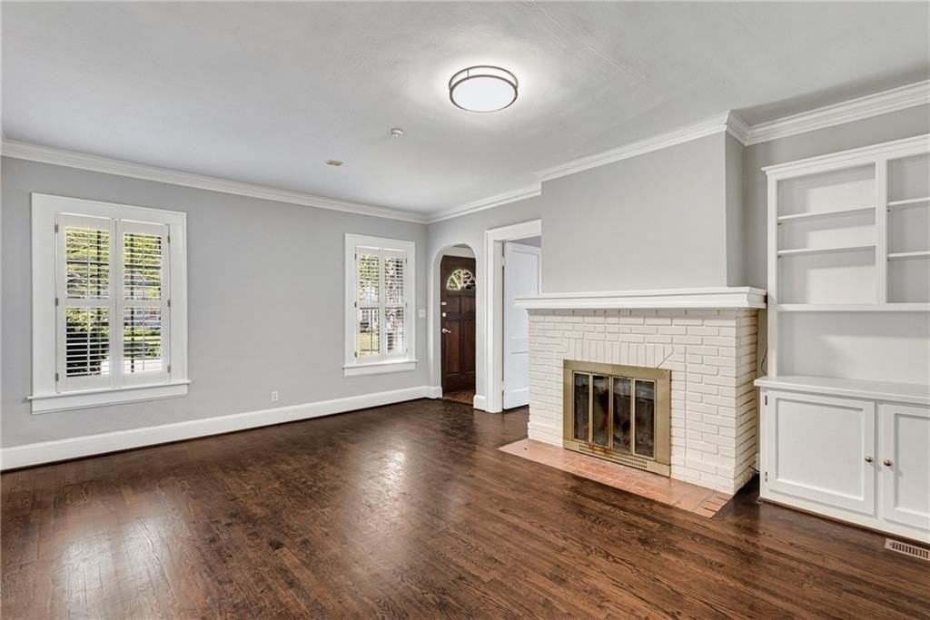 666 Yorkshire Rd Ne - Photo 5 of 30