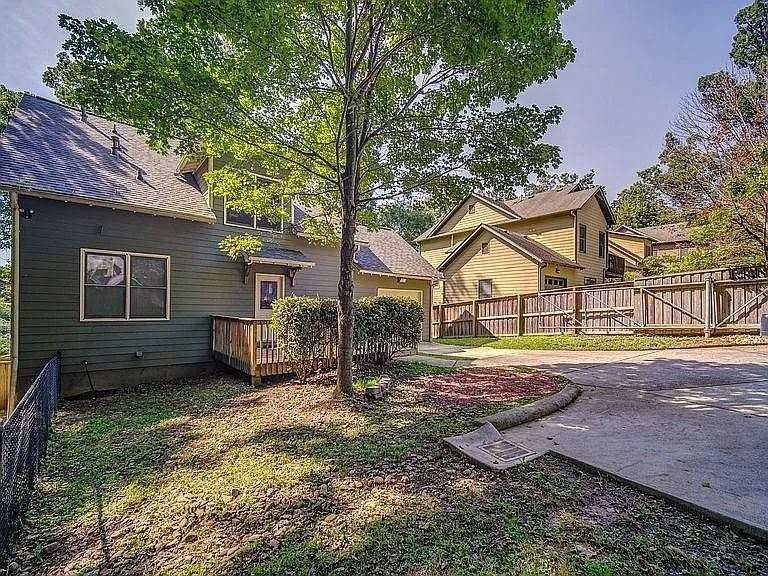 3530 Glenwood Rd - Photo 2 of 38