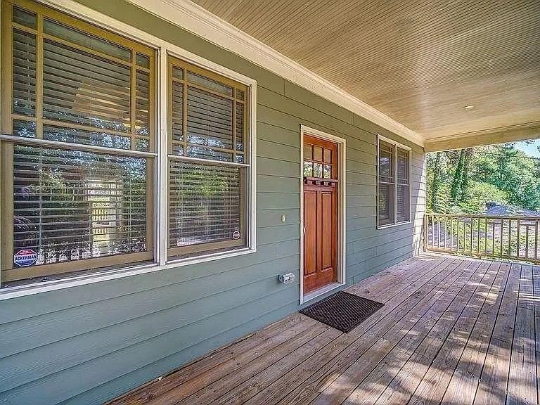 3530 Glenwood Rd - Photo 4 of 38