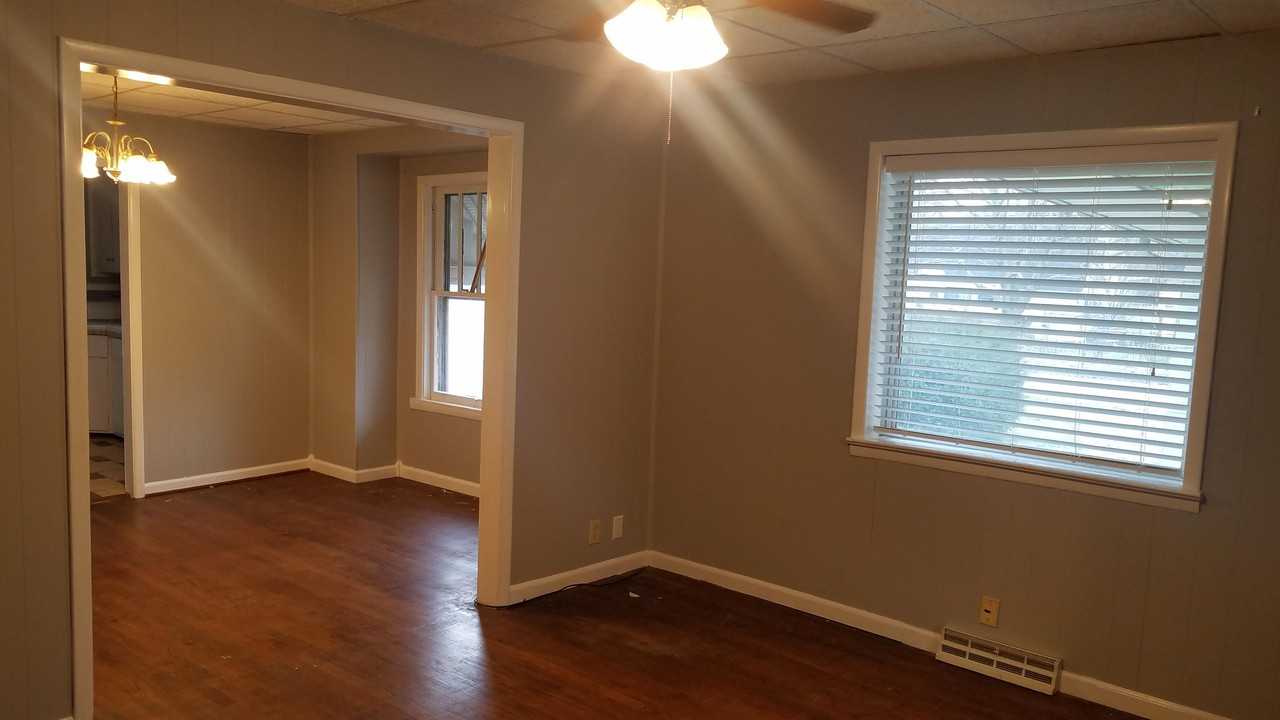 2103 N 28th St #1 - Photo 4 of 11