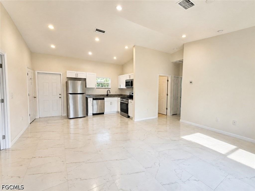 2617 Queen Dr - Photo 2 of 8