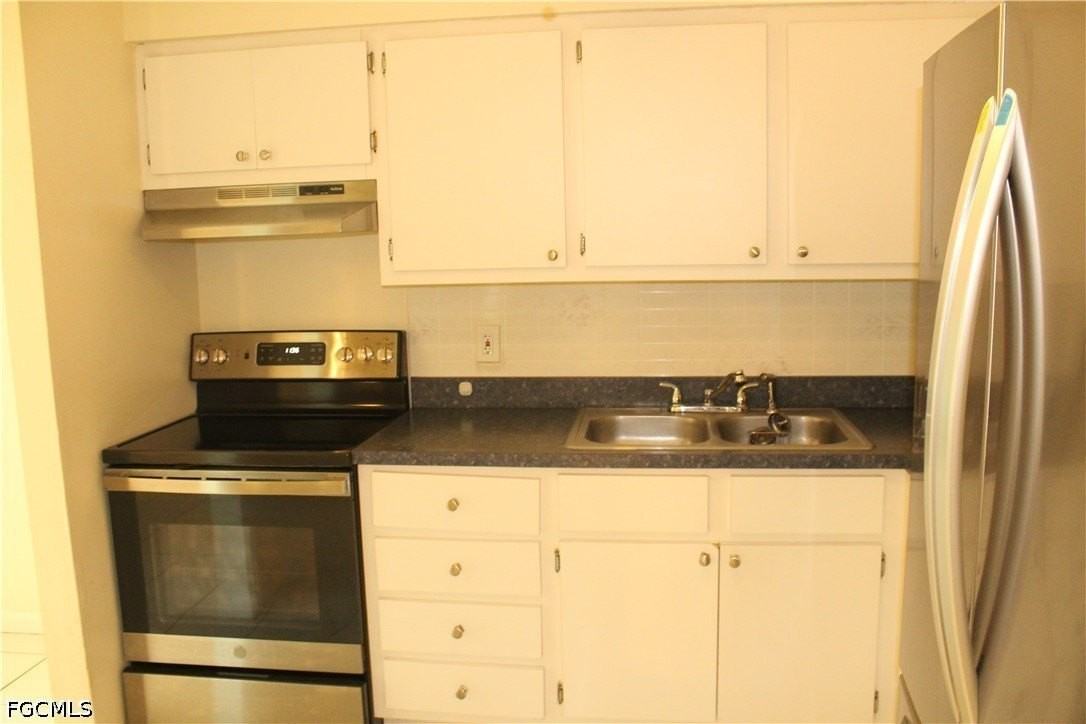 1811 Se 15th Pl #1 - Photo 3 of 11