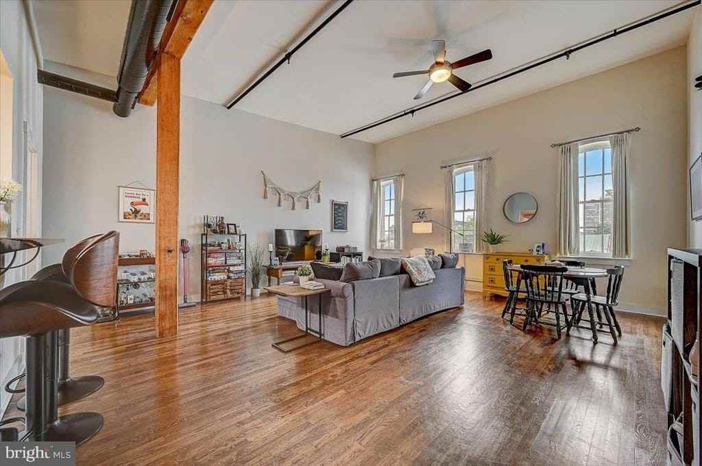 20515 Cuthbert St - Photo 6 of 30