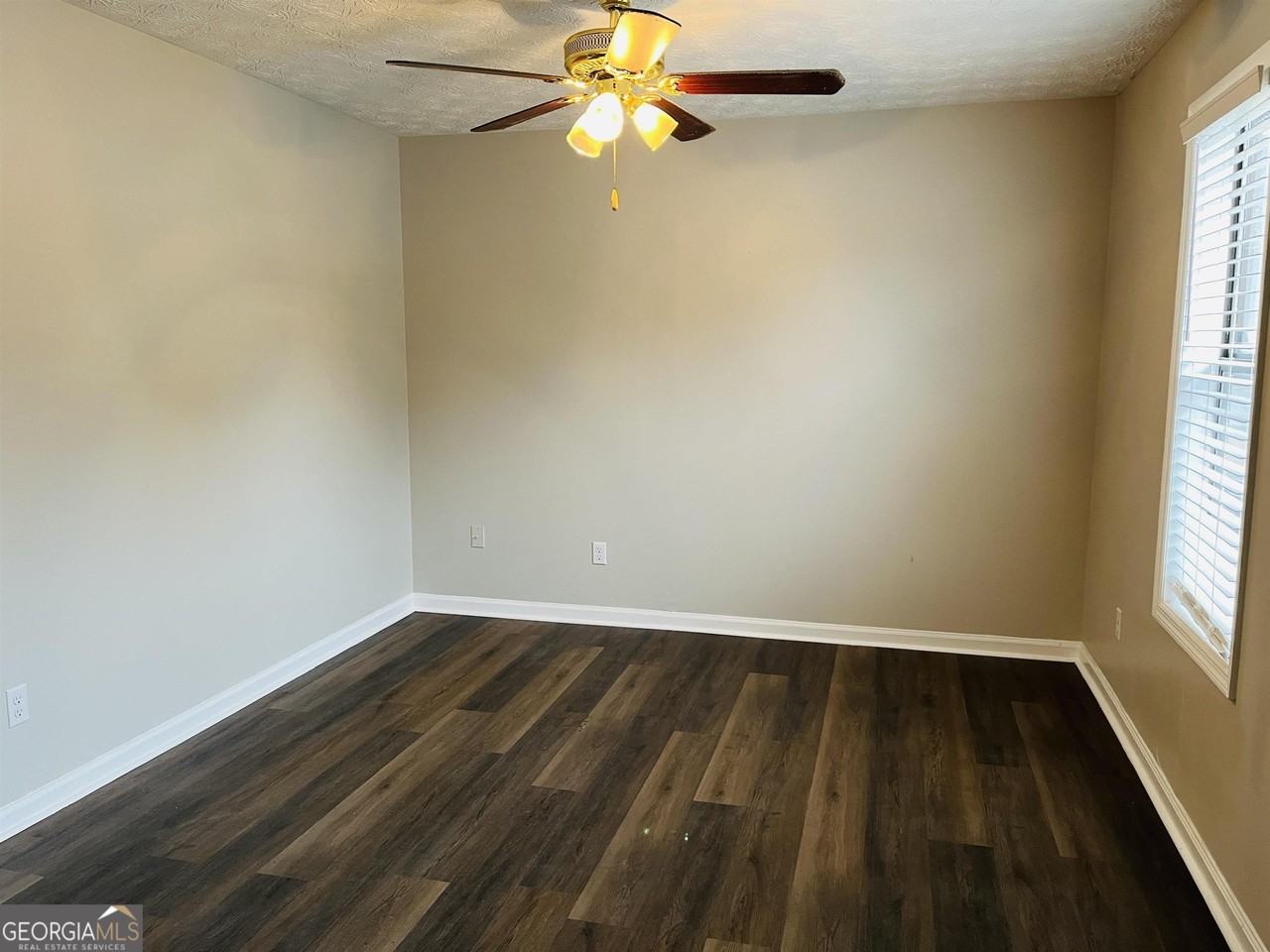 145 Pine Ter #155 - Photo 3 of 27