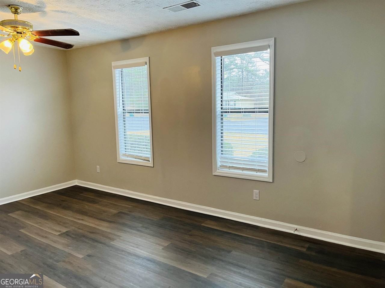 145 Pine Ter #155 - Photo 4 of 27