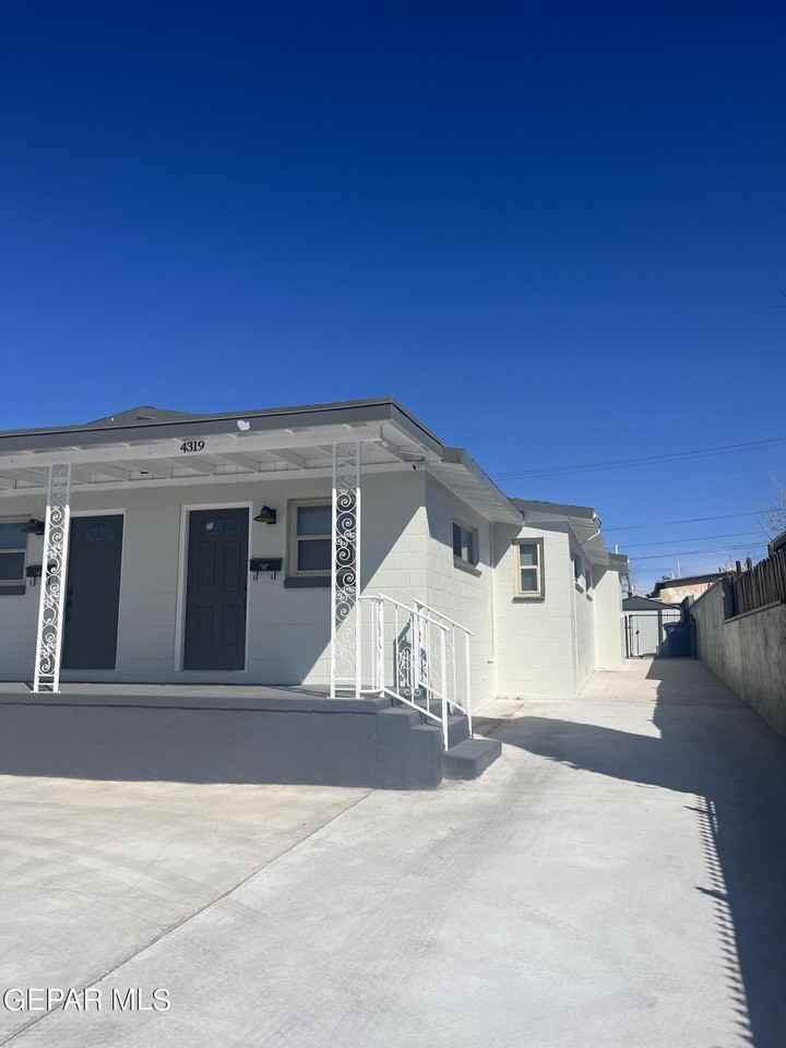 4317 E Yandell Dr - Photo 2 of 9
