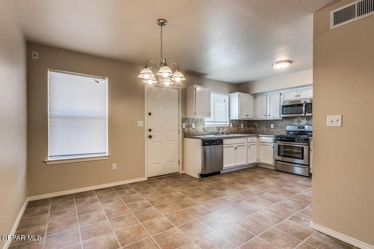 14240 Gil Reyes Dr - Photo 7 of 22