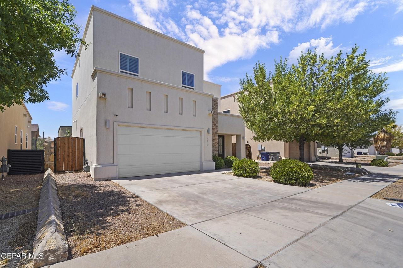 13012 Birdsview Cir - Photo 2 of 33