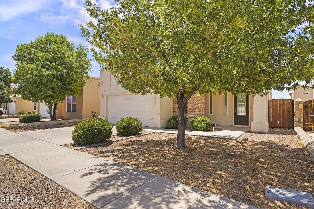 13012 Birdsview Cir - Photo 3 of 33