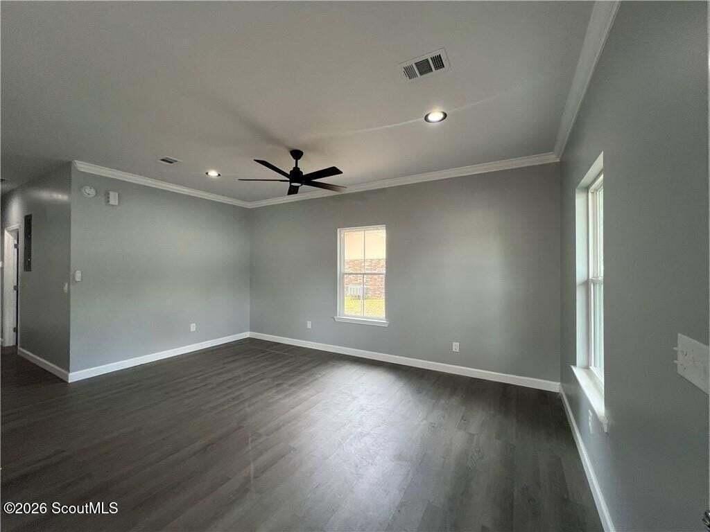 909 E 3rd St - Photo 5 of 20