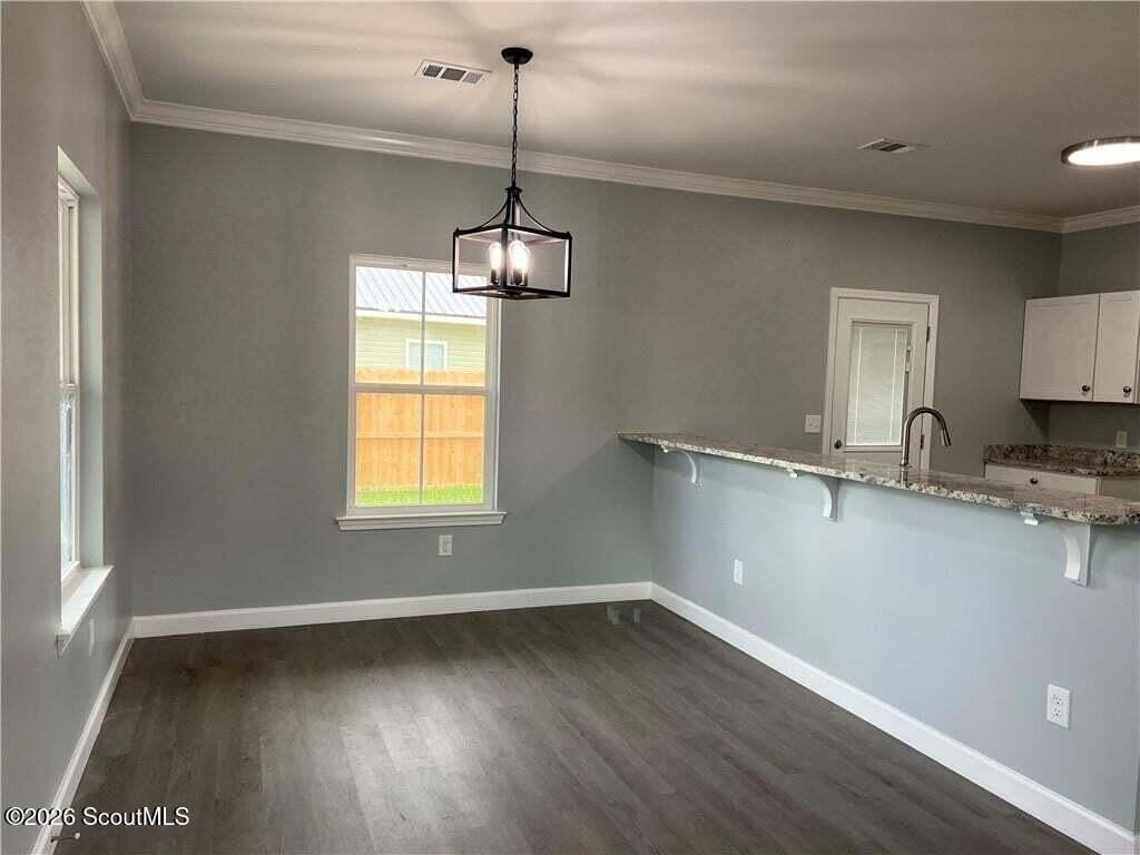 909 E 3rd St - Photo 6 of 20