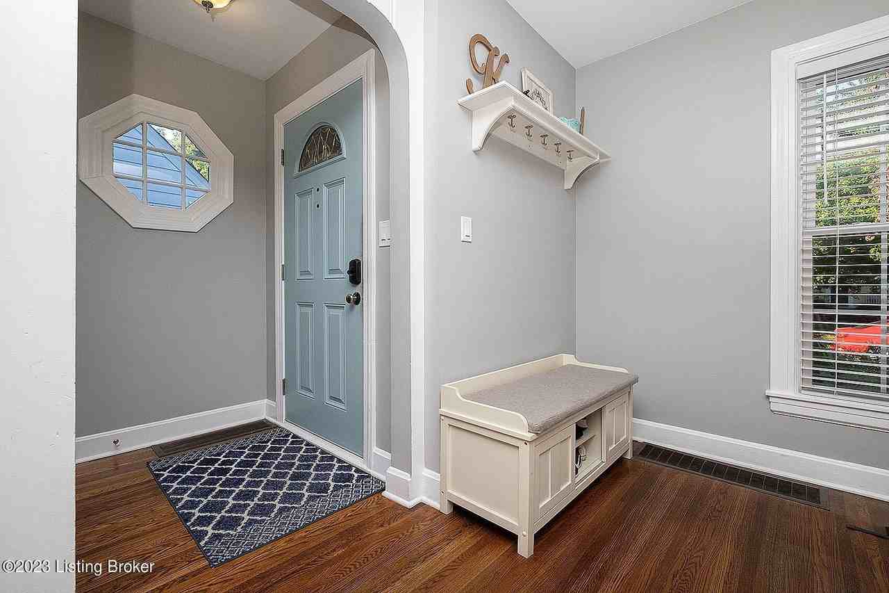 211 S Sherrin Ave - Photo 2 of 40