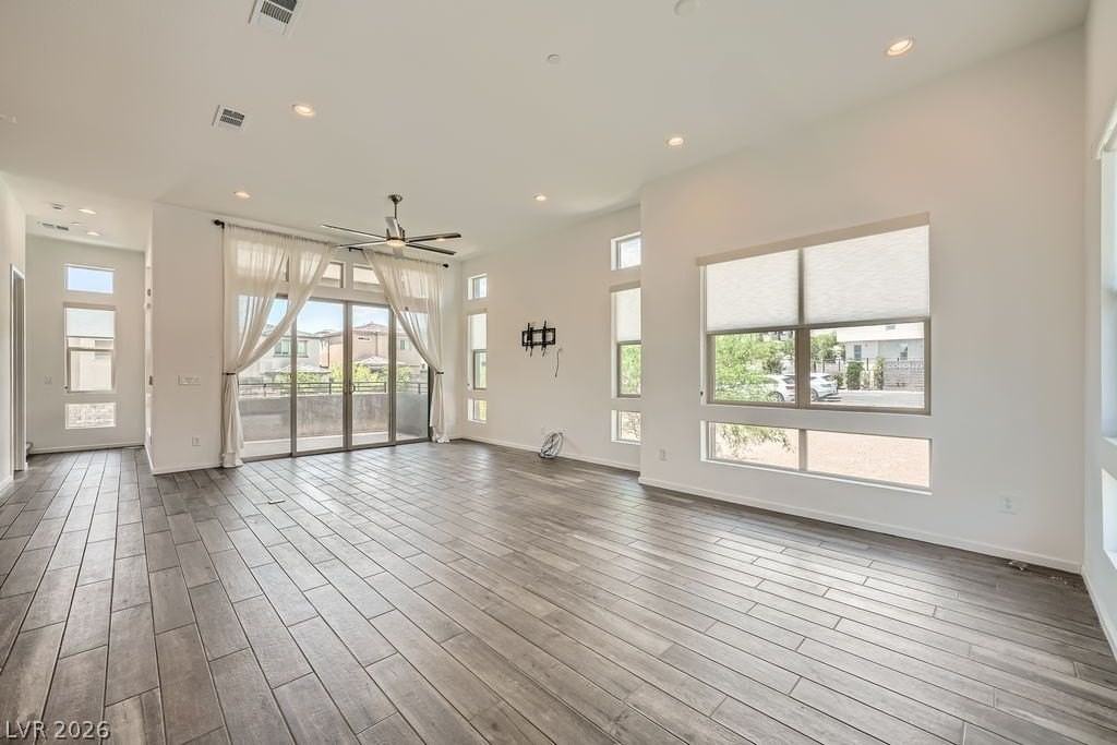 11821 Stone Run Ave - Photo 4 of 16