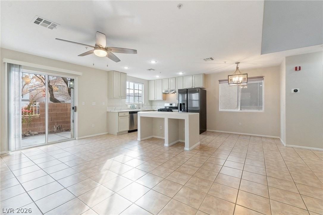 3211 Sunrise Cove Ave - Photo 2 of 32