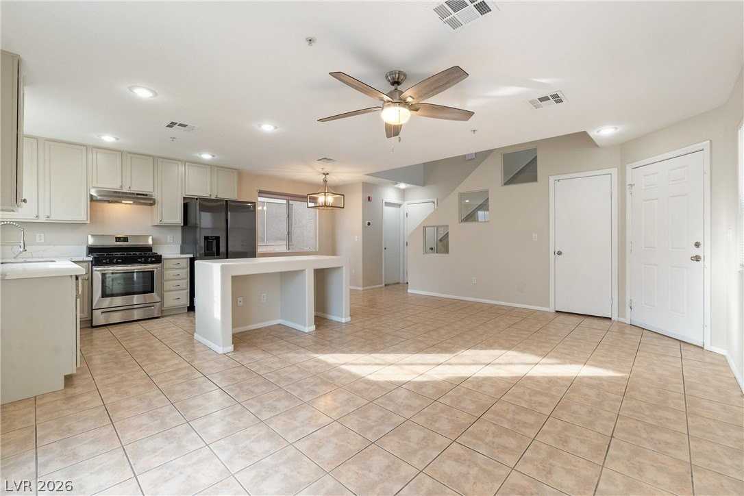 3211 Sunrise Cove Ave - Photo 4 of 32