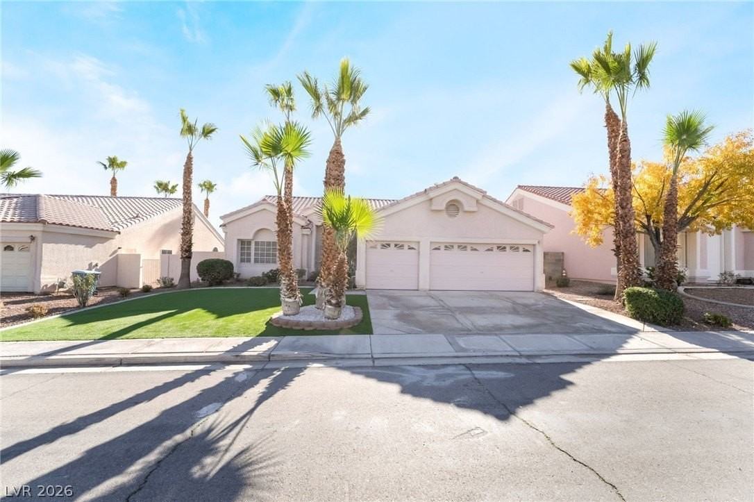 9205 Desert Village Ave - Photo 5 of 44