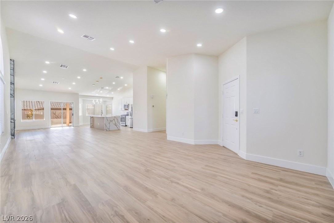 9205 Desert Village Ave - Photo 7 of 44
