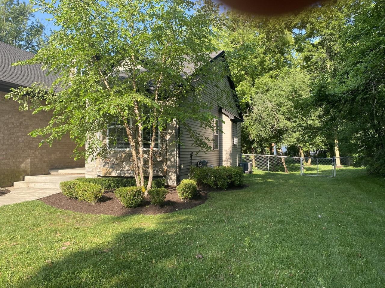 9915 Wayne Rd - Photo 2 of 38