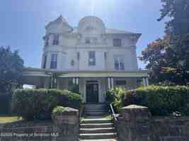 featured image of 507 Broadway St