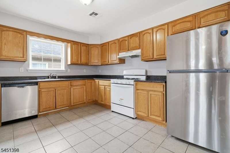 83 Farley Ave - Photo 4 of 23