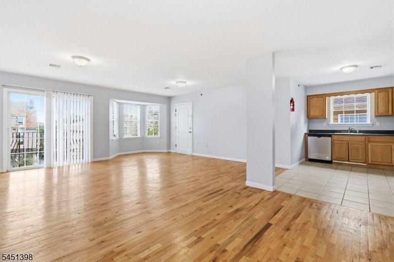 83 Farley Ave - Photo 5 of 23