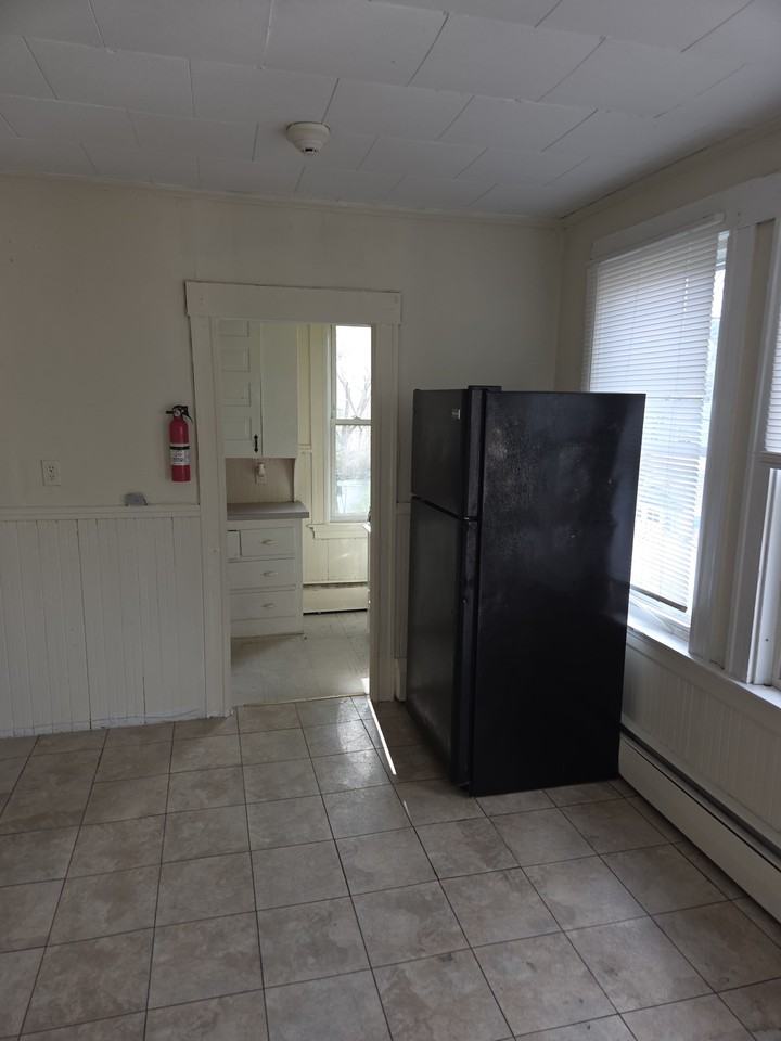 198 Park Ave #7 - Photo 3 of 9