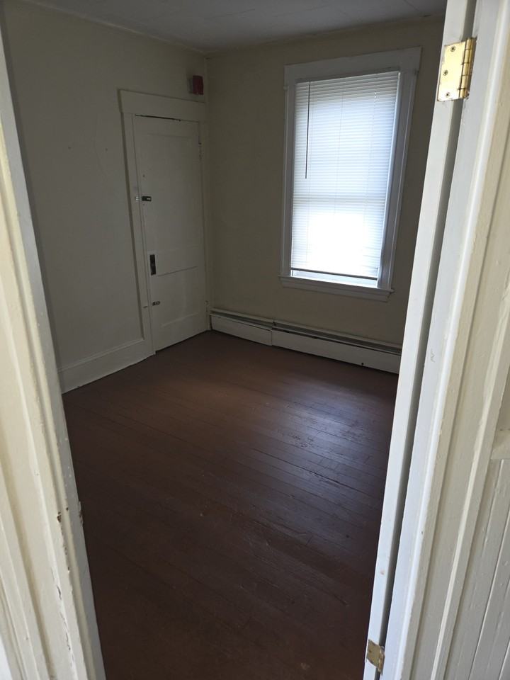 198 Park Ave #7 - Photo 4 of 9