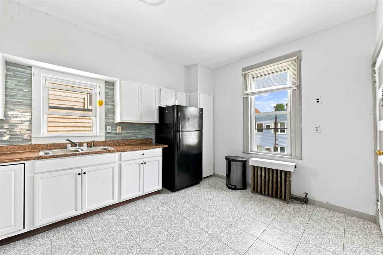35 W 52nd St #2 - Photo 4 of 18