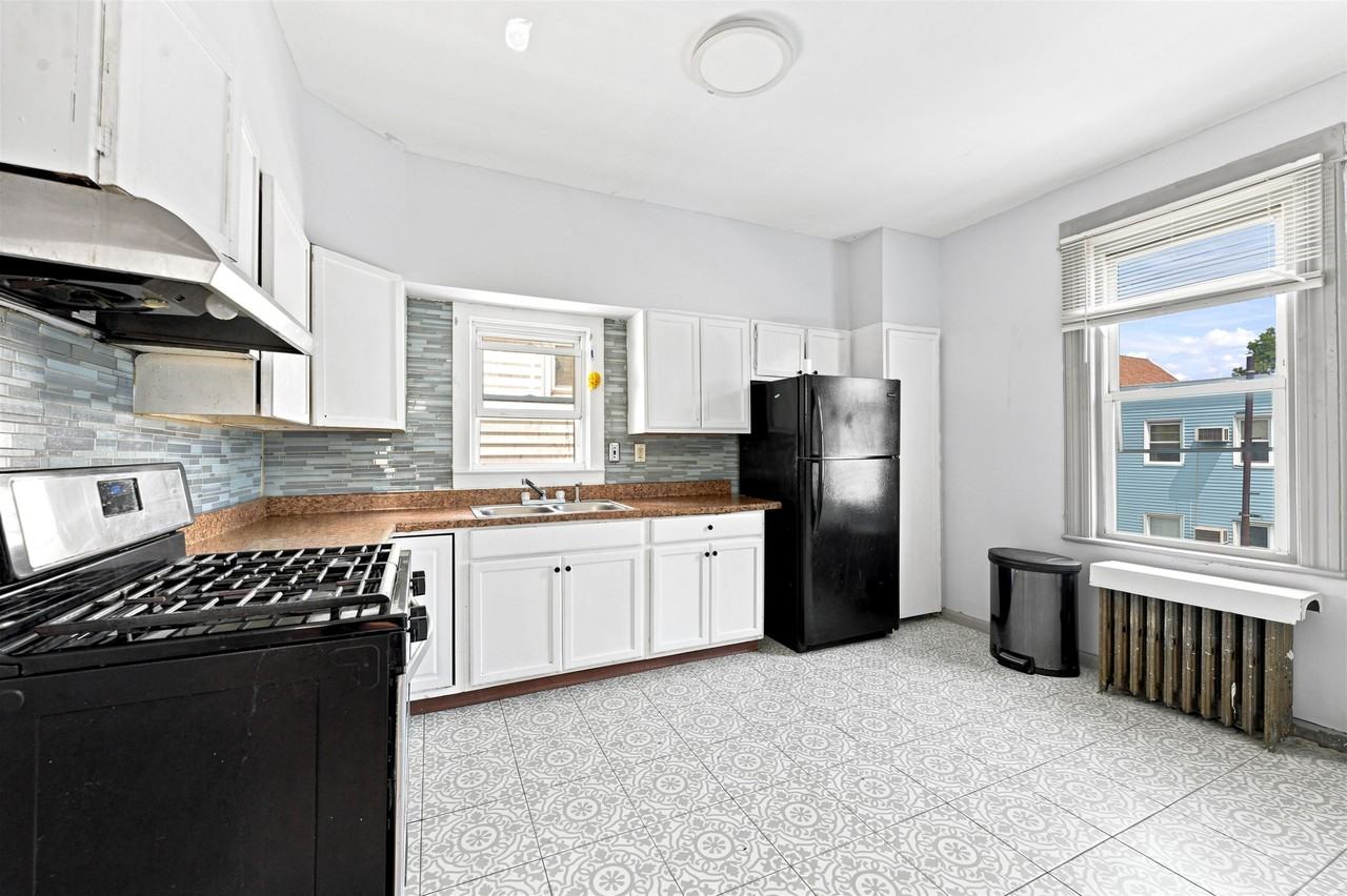 35 W 52nd St #2 - Photo 5 of 18