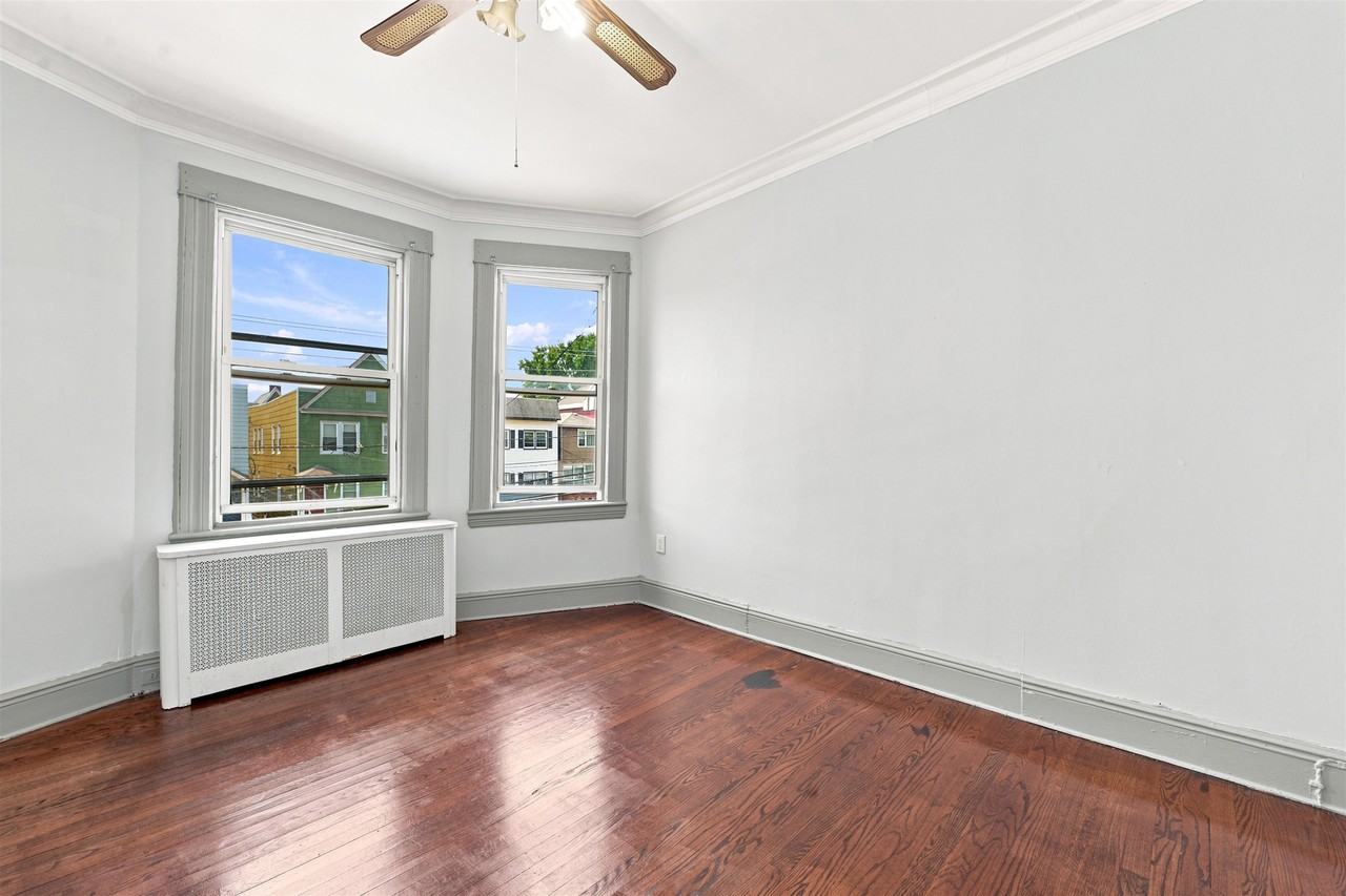 35 W 52nd St #2 - Photo 6 of 18