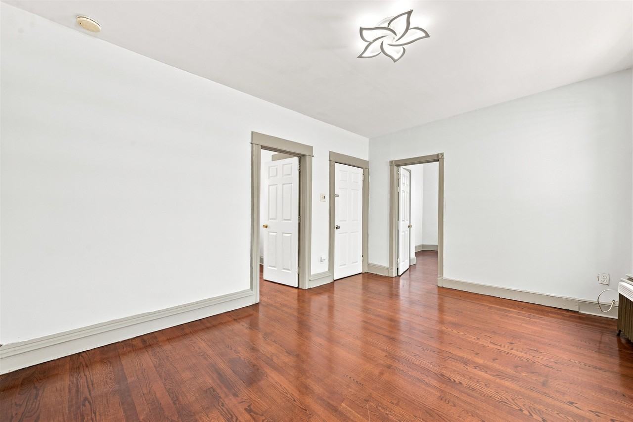 35 W 52nd St #2 - Photo 7 of 18