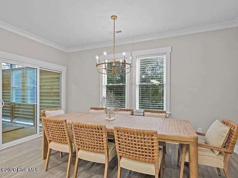 331 Live Oak St - Photo 3 of 24