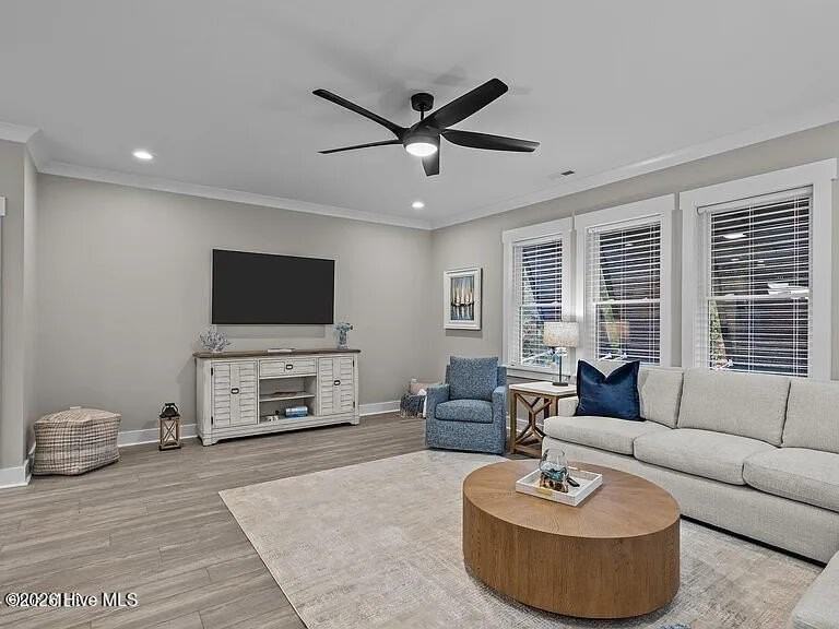 331 Live Oak St - Photo 7 of 24