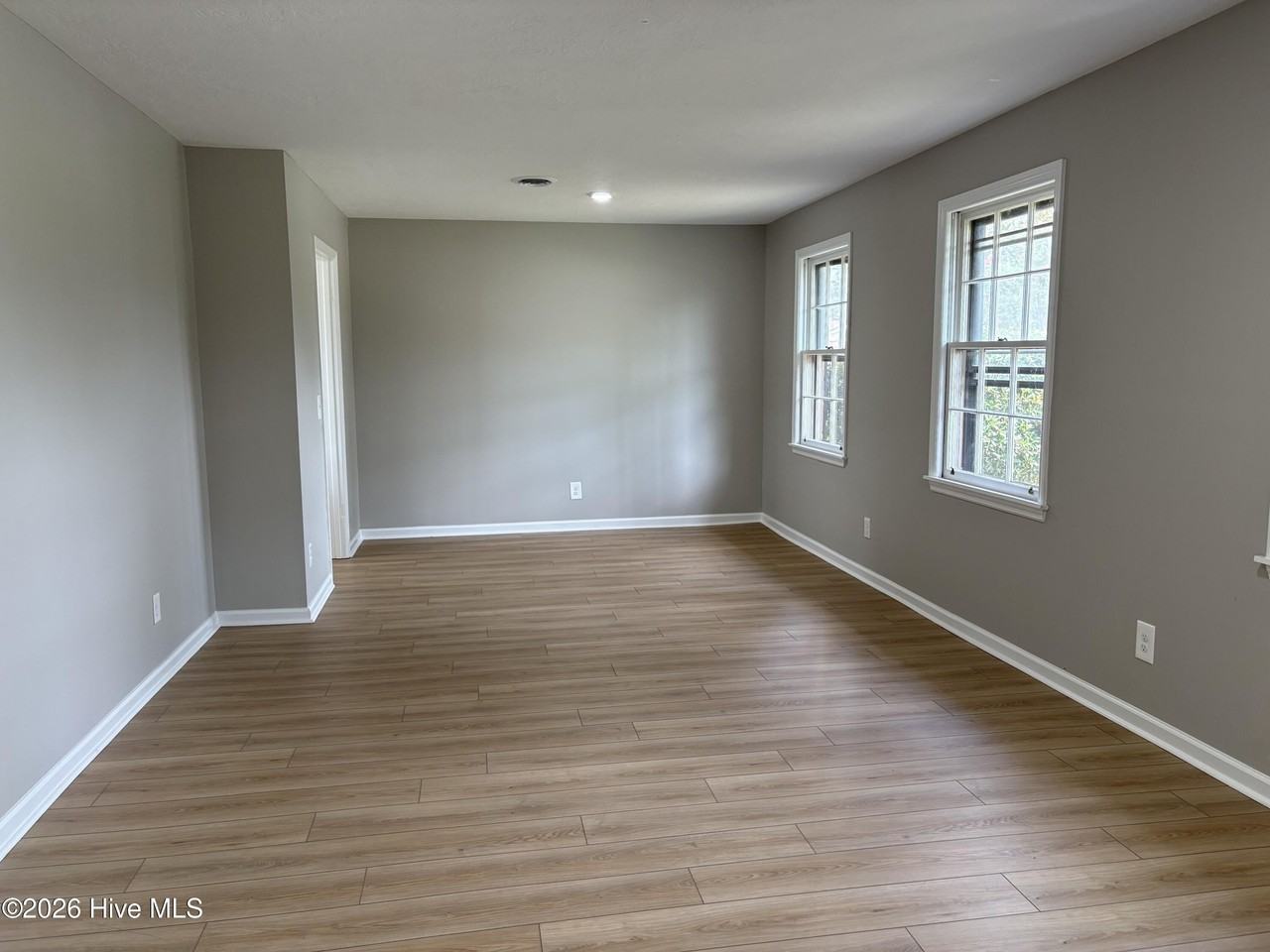127 Holiday Ct - Photo 2 of 9