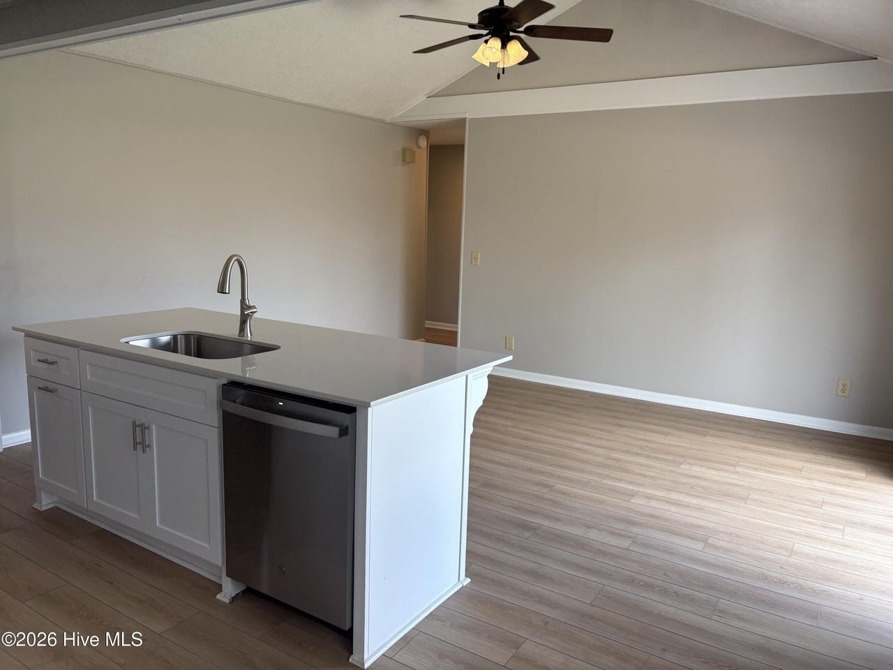 127 Holiday Ct - Photo 3 of 9