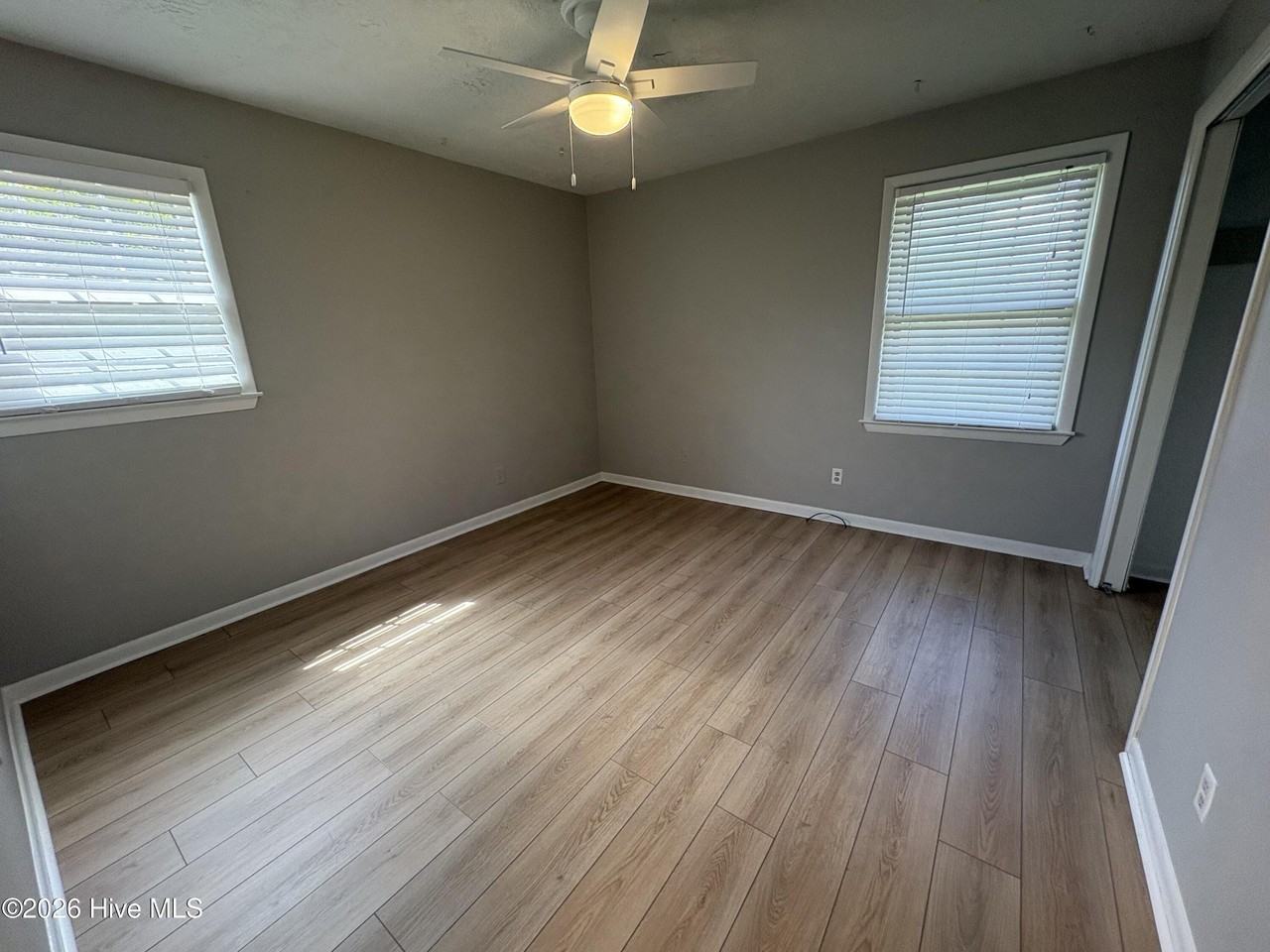127 Holiday Ct - Photo 6 of 9