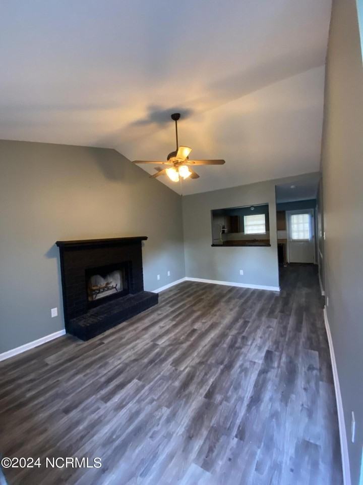 1524 Tramway Ct - Photo 2 of 7