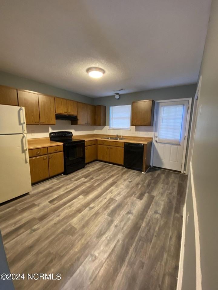 1524 Tramway Ct - Photo 3 of 7
