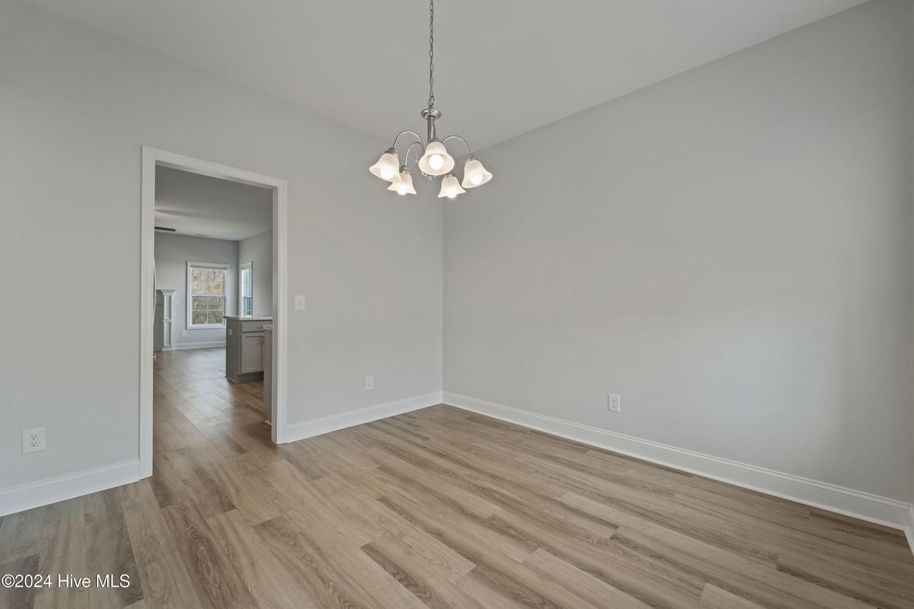 125 Pembury Way - Photo 3 of 20